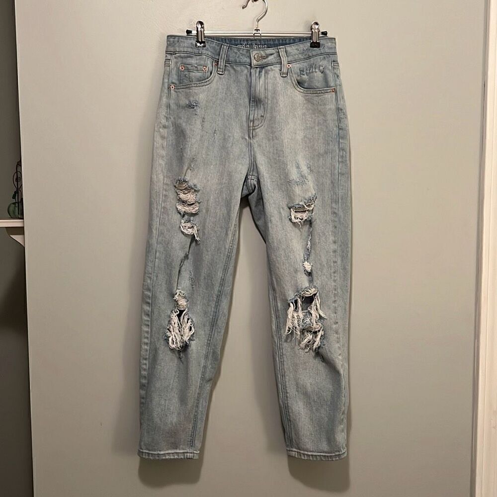 Levi's Women's Blue Light Wash Distressed Relaxed Fit High Rise Jeans